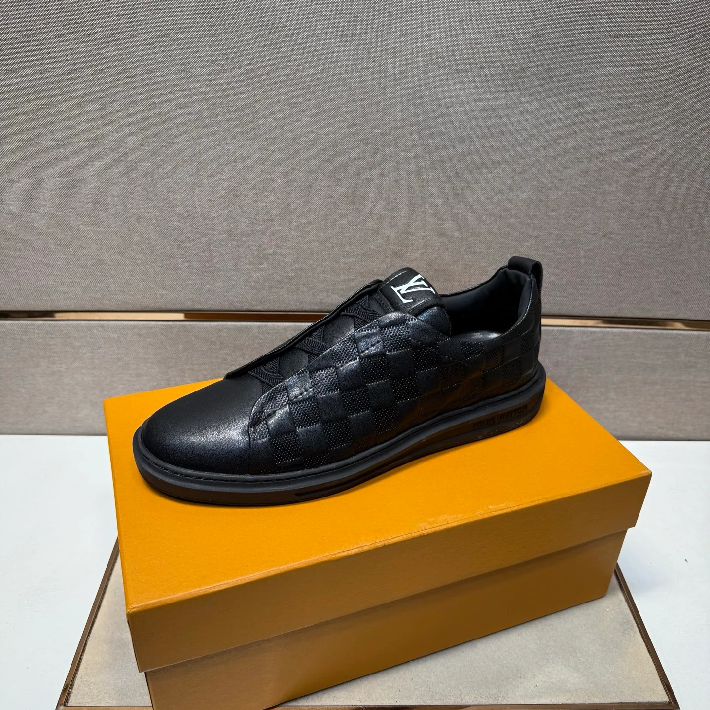 ⬛️Men's shoes 💰p442【LV～】Men's casual shoes 2025z cabinet sales simultaneously 🔶Size: 38-44#️⃣ 🔷2 colors🔜The upper is made of multi-material splicing➕Genuine leather lining, comfortable and breathable, sole: original comfortable and wear-resistant outsole, ⚠️Real shot📱Photographed🎬The real thing is better📢📢📢